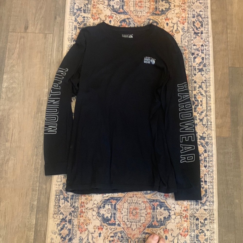 Mountain hardwear tee lot